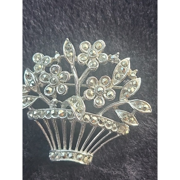 Vintage Lisner Silver Tone Rhinestone Open Work Basket  Flowers Brooch pin‎ - Picture 3 of 9